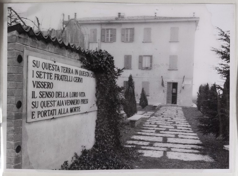 Gattatico-Reggio Emilia, 27-30 marzo 1970, Funerali di Alcide Cervi, ingresso del Museo Cervi
